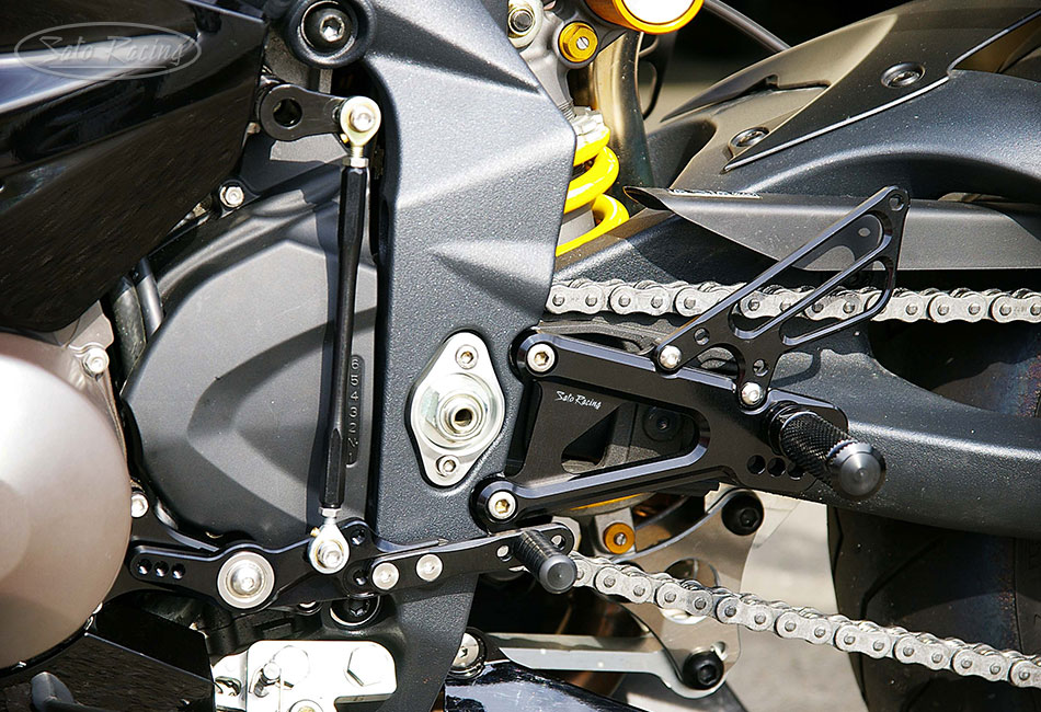 CNC Aluminum Adjustable Foot Pegs Pedals Rearsets For Triumph Daytona 675 06-12 