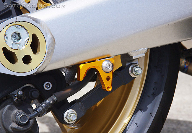 SATO RACING Race Stand Hooks on a 2011 Kawasaki Z1000