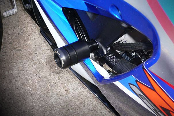 SATO RACING Frame Slider [R]-side on a Suzuki GSX-R1000 ('07-'08)